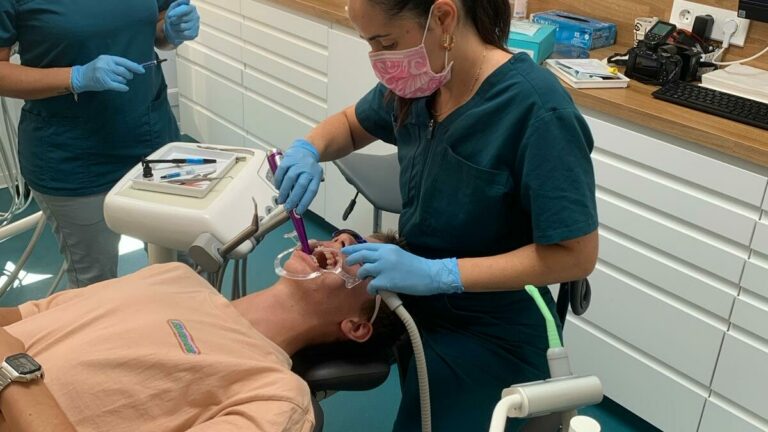 Prendre soin de ses dents pendant un traitement orthodontique